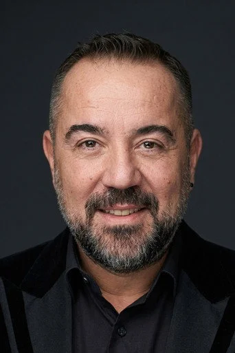 Chân dung Ata Demirer
