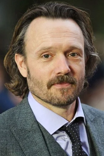 Chân dung John Pyper-Ferguson