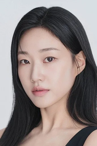 Chân dung Ha Yoon-kyung