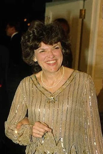 Chân dung Carol Arthur