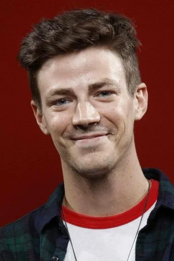 Chân dung Grant Gustin
