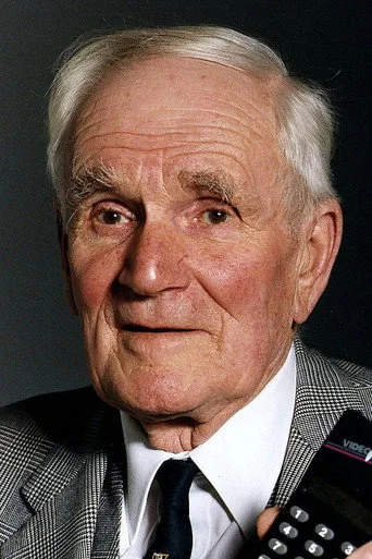 Chân dung Desmond Llewelyn