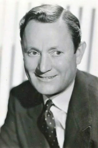 Chân dung Roscoe Karns
