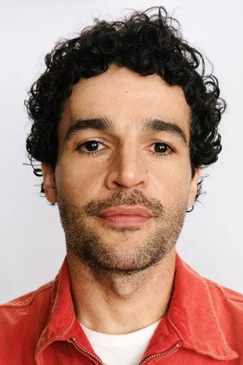 Chân dung Christopher Abbott