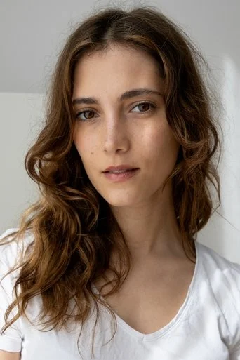 Chân dung Sarah-Sofie Boussnina