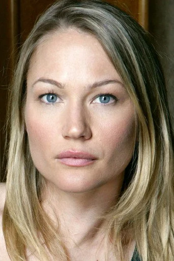 Chân dung Sarah Wynter