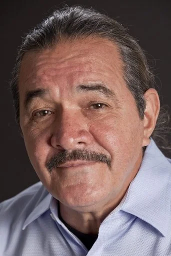 Chân dung Thomas Rosales Jr.