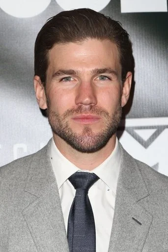 Chân dung Austin Stowell