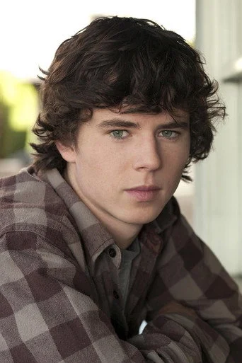 Chân dung Charlie McDermott