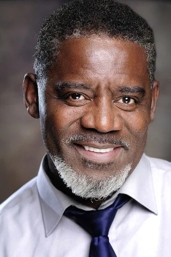 Chân dung Bruce Davis