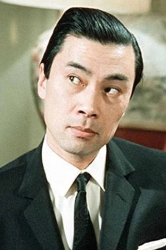 Chân dung Burt Kwouk