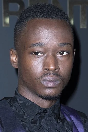 Chân dung Ashton Sanders