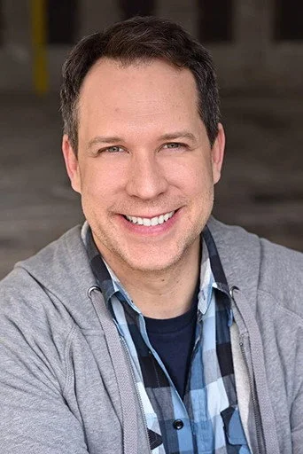 Chân dung Dustin Lewis