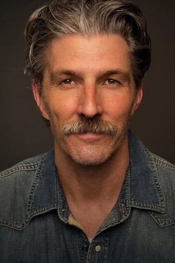 Chân dung Tyler Jon Olson