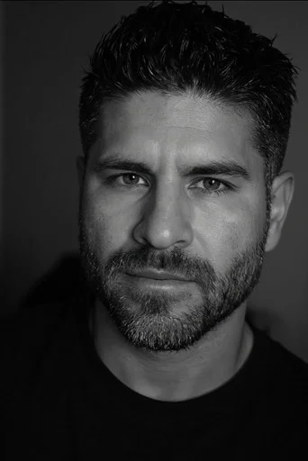 Chân dung Nick Koumalatsos