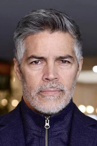 Chân dung Esai Morales