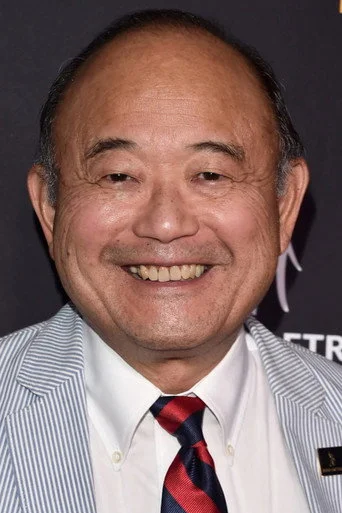 Chân dung Clyde Kusatsu