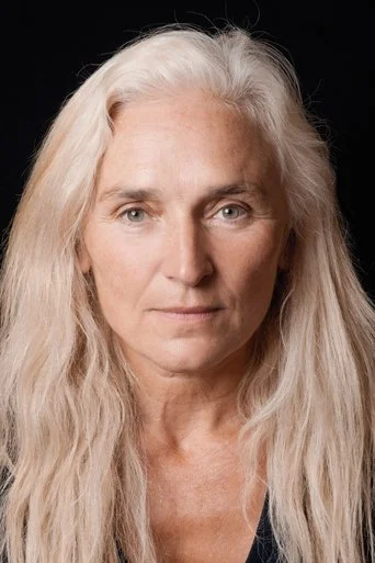Chân dung Olwen Fouéré