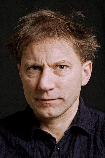 Chân dung Simon McBurney