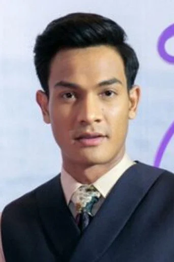 Chân dung Phakeeya Phongern