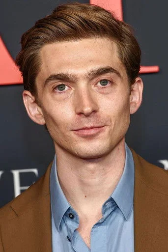 Chân dung Austin Abrams