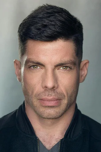 Chân dung Ronan Summers