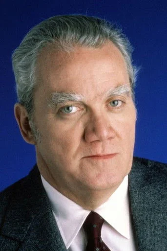 Chân dung Kenneth McMillan