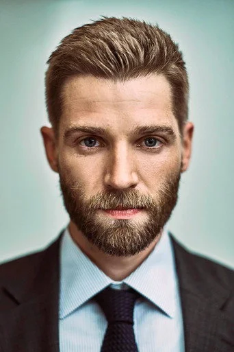 Chân dung Mike Vogel