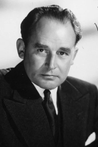 Chân dung Geoffrey Keen