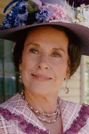 Chân dung Katherine MacGregor