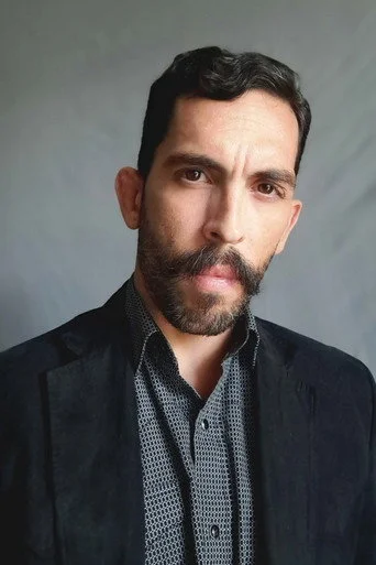 Chân dung Chris James Rivera