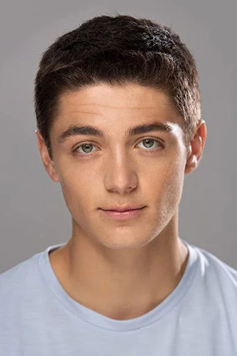 Chân dung Asher Angel