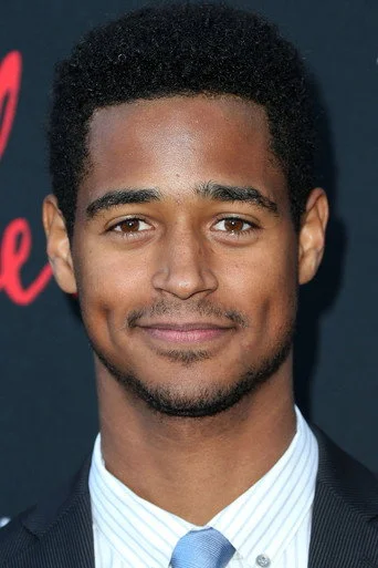 Chân dung Alfred Enoch