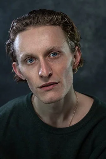 Chân dung Adam Young