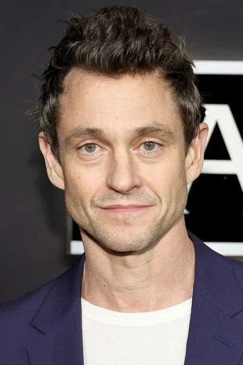 Chân dung Hugh Dancy