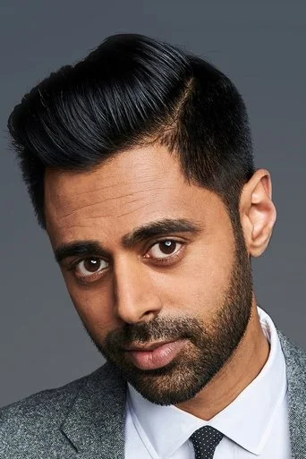 Chân dung Hasan Minhaj