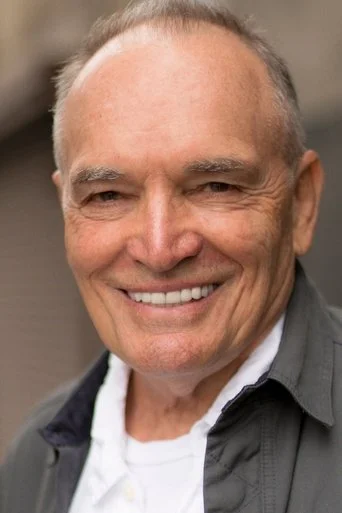Chân dung Tom Bower