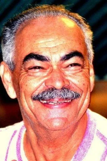 Chân dung Ismael 'East' Carlo