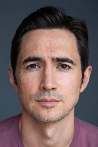 Chân dung Alex Wyndham