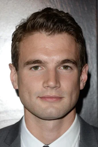 Chân dung Alex Russell