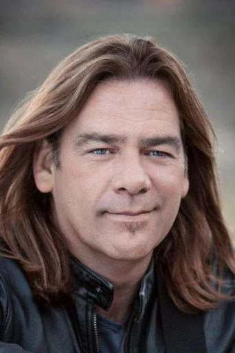 Chân dung Alan Doyle