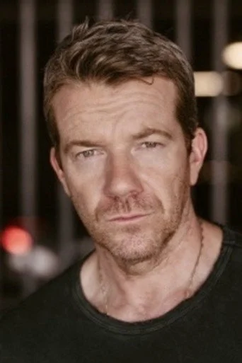 Chân dung Max Beesley