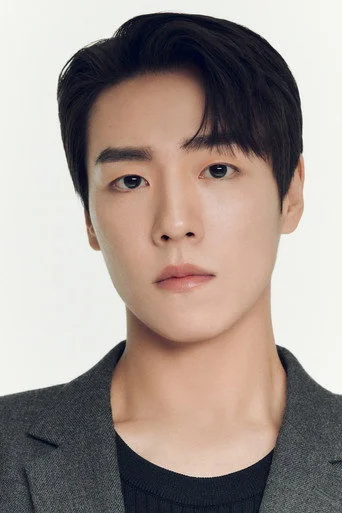 Chân dung Lee Hyun-woo