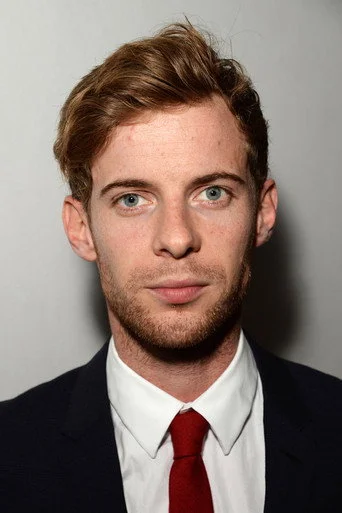 Chân dung Luke Treadaway