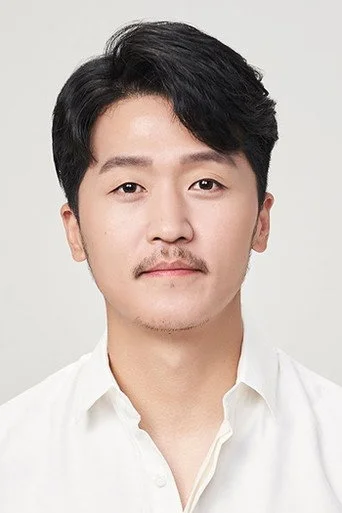 Chân dung Sim Woo-sung
