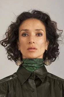 Chân dung Indira Varma