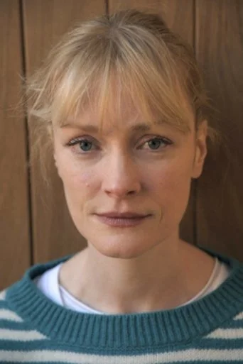 Chân dung Claire Skinner