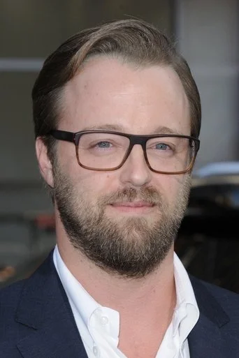 Chân dung Joshua Leonard