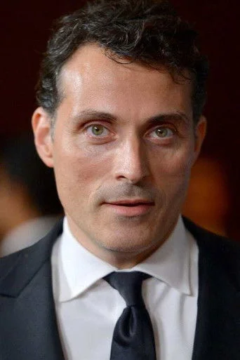 Chân dung Rufus Sewell