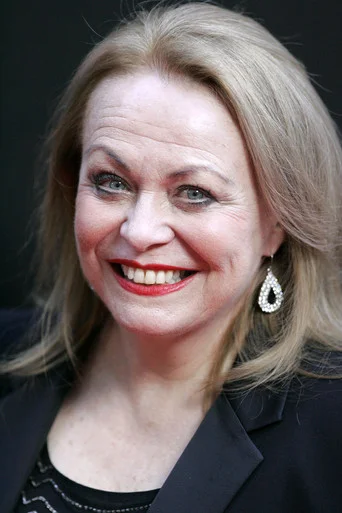 Chân dung Jacki Weaver